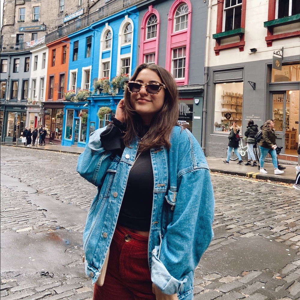 Meet your Posher, Julia